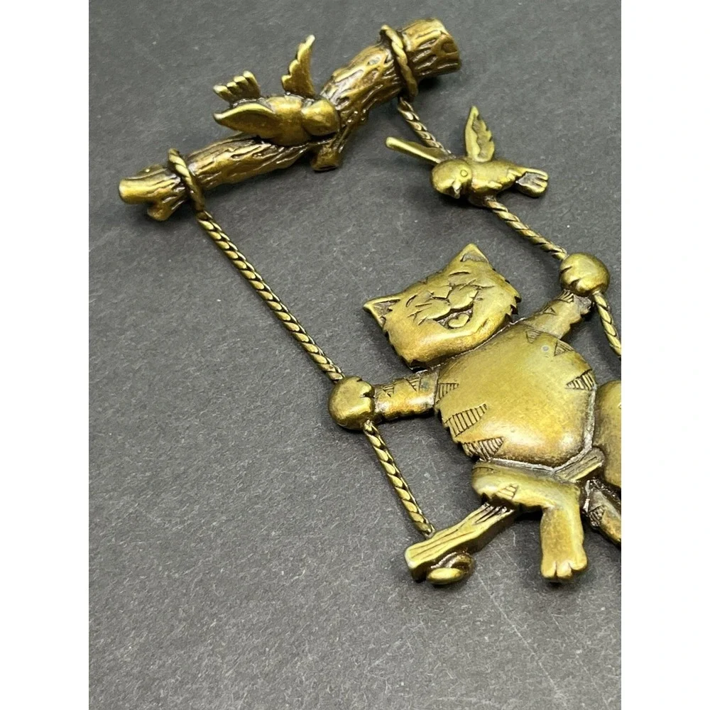 Vintage JJ Jonette Gold Tone Articulated Swinging Cat Bird Pin Brooch 3